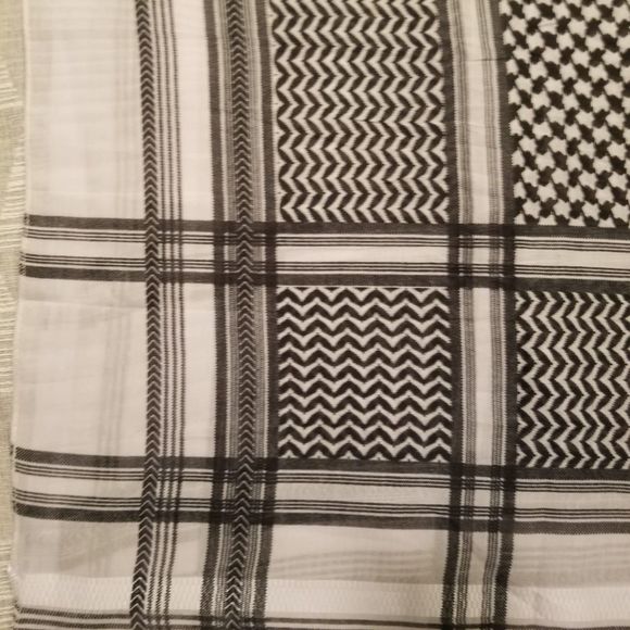 Classic Keffiyeh Shawl Black and White NWT - Picture 4 of 6
